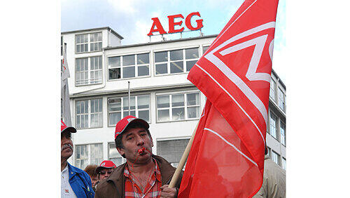 Demo bei der AEG – noch immer sind knapp die Hälfte der Beschäftigten ohne Job. Demo bei der AEG – noch immer sind knapp die Hälfte der Beschäftigten ohne Job.