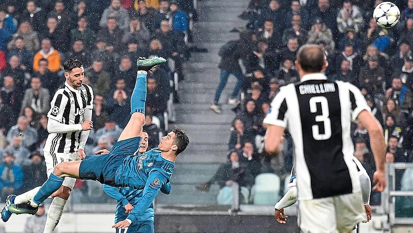 Ein Treffer für die Champions-League-Geschichtsbücher: Ronaldos Tor zum 2:0 gegen Juve per Fallrückzieher. Ein Treffer für die Champions-League-Geschichtsbücher: Ronaldos Tor zum 2:0 gegen Juve per Fallrückzieher.