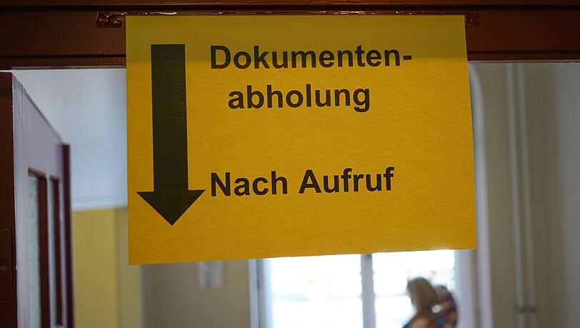 Die Digitalisierung wirkt für viele ältere Menschen bedrohlich - deshalb wünschen sie sich, dass Dienstleistungen immer auch analog verfügbar bleiben. (Symbolbild) Die Digitalisierung wirkt für viele ältere Menschen bedrohlich - deshalb wünschen sie sich, dass Dienstleistungen immer auch analog verfügbar bleiben. (Symbolbild)