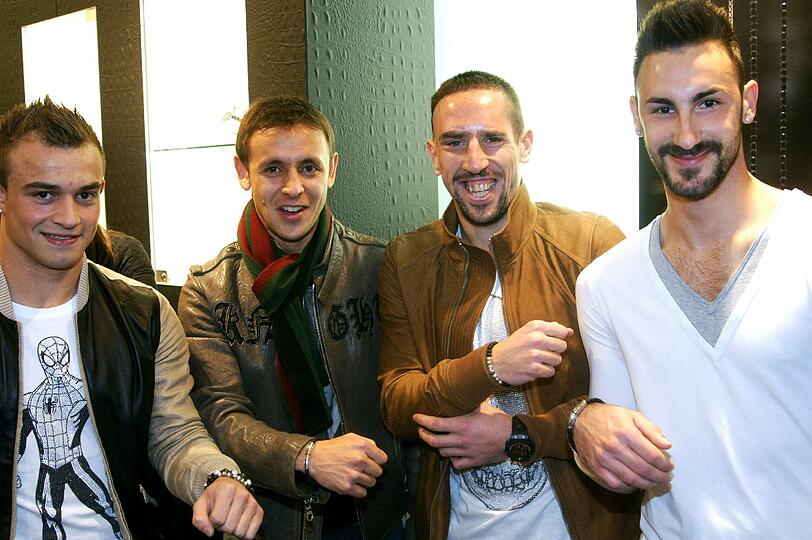 Zu Gast bei Thomas Sabo: Xherdan Shaqiri, Rafinha, Franck Ribéry und Diego Contento (v.l.).