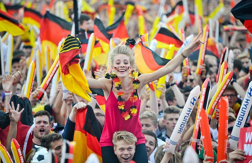 Public Viewing bei Deutschland gegen die USA. Die Bilder von der Berliner Fanmeile.