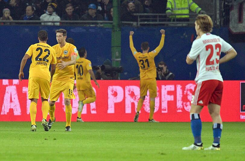 Die Frankfurter feiern die 1:0-Führung.