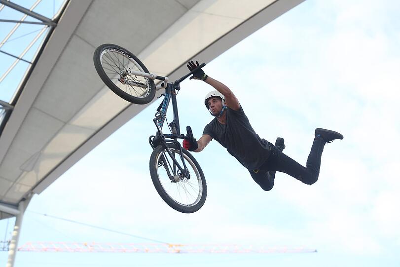 Models und Mountainbiker am Flughafen: Die Bilder vom "Schöne Münchnerin"-Wildcard-Event beim "Bike & Style"-Festival zum Durchklicken.