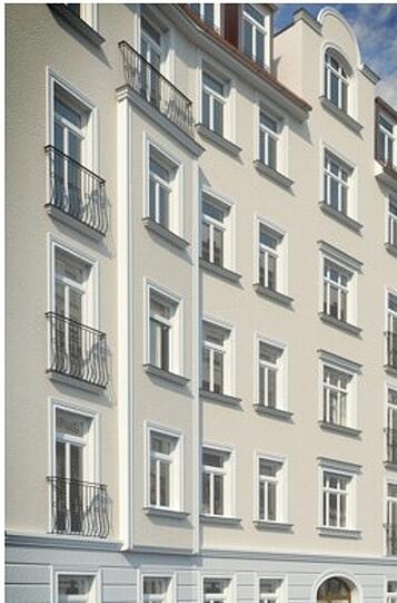 ...das Haus mit einer komplett renovierten Fassade und...