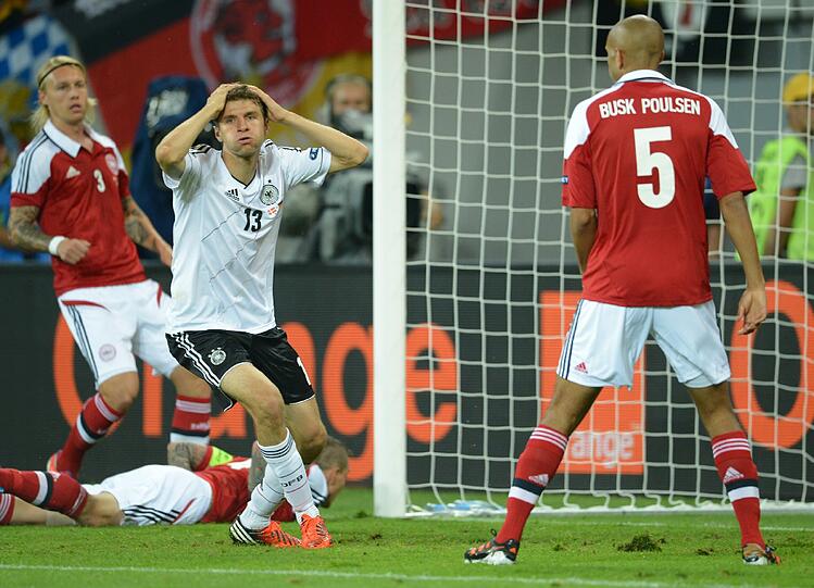 THOMAS MÜLLER: Note 4. Wann trifft er endlich? Zwei gute Chancen zu Beginn, den Ball in Minute fünf muss er machen - mit links. Bereitete aber Podolskis 1:0 vor.