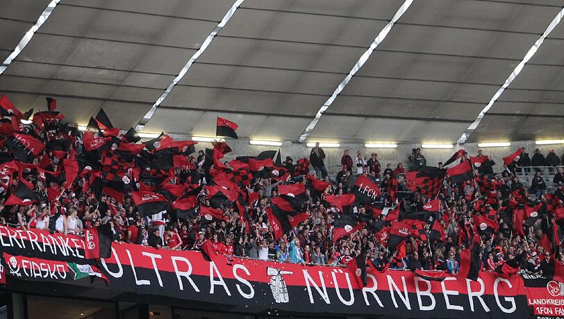Die Club-Fans (hier in München) hatten im Heimspiel gegen Leverkusen wenig zu lachen und zu jubeln. Die Club-Fans (hier in München) hatten im Heimspiel gegen Leverkusen wenig zu lachen und zu jubeln.
