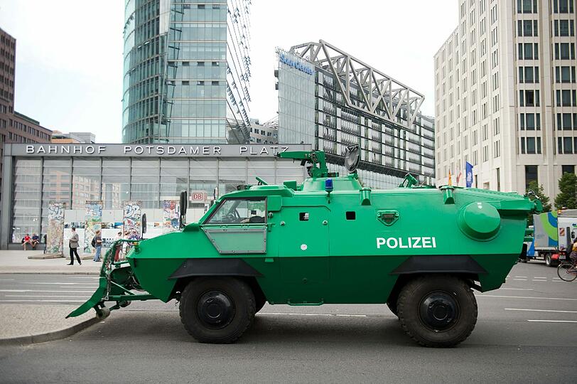 Berlin rüstet auf: Vor dem Besuch des US-Präsidenten Barack Obama gleicht Berlin einer Festung. Sehen Sie hier die Bilder!