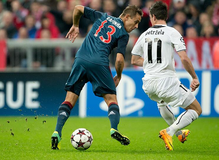 Lockeres Spielchen gegen Viktoria Pilsen. Rafinha (links) und der FC Bayern überlaufen die überforderten Gäste mit 5:0. Mario Götze zeigt erste Ansätze seines Könnens und Sieg acht ist perfekt.