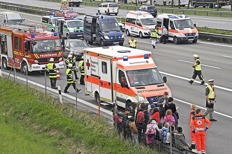 Die Bilder vom Massenunfall auf der A8.