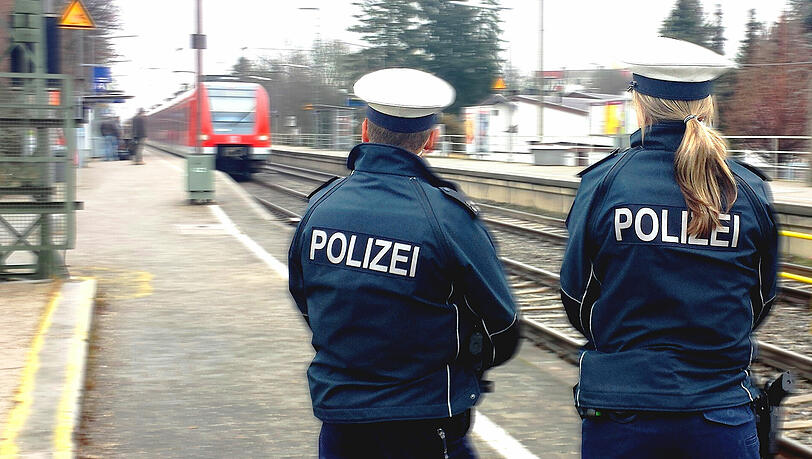 Die Bundespolizei nahm sich der beiden Frauen an. (Symbolbild) Die Bundespolizei nahm sich der beiden Frauen an. (Symbolbild)