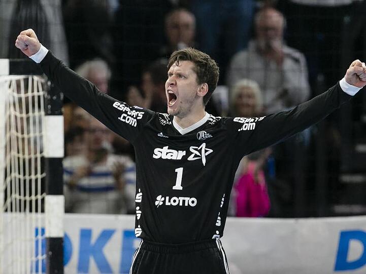 Kiels Torwart Niklas Landin jubelt.