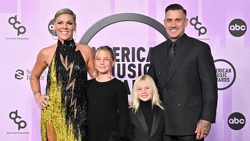 Pink und Carey Hart mit ihren gemeinsamen Kindern Willow und Jameson (r.).