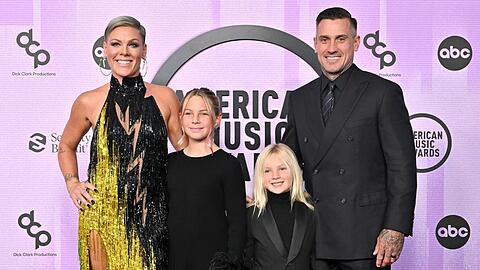 Pink und Carey Hart mit ihren gemeinsamen Kindern Willow und Jameson (r.).