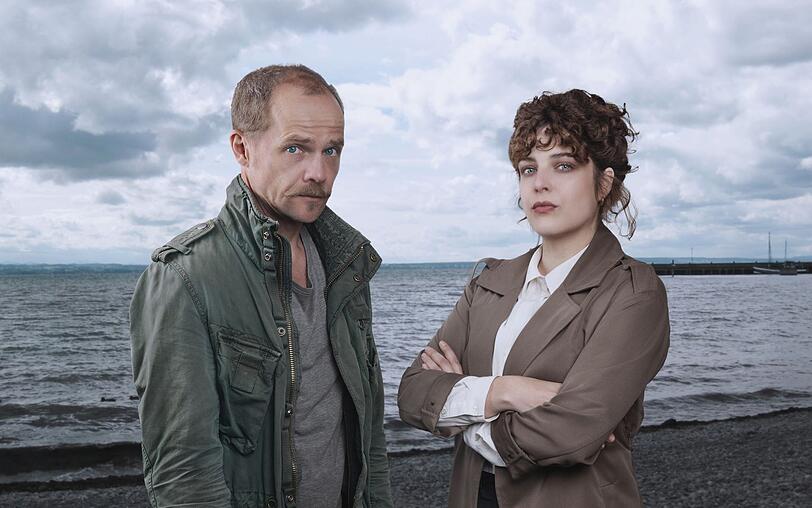 Drei Kolleginnen standen Micha Oberländer (Matthias Koeberlin) seit 2014 bereits zur Seite. Seit Film Nummer 23 ermittelt er zusammen mit Mara Eisler (Anna Werner Friedmann). Drei Kolleginnen standen Micha Oberländer (Matthias Koeberlin) seit 2014 bereits zur Seite. Seit Film Nummer 23 ermittelt er zusammen mit Mara Eisler (Anna Werner Friedmann).