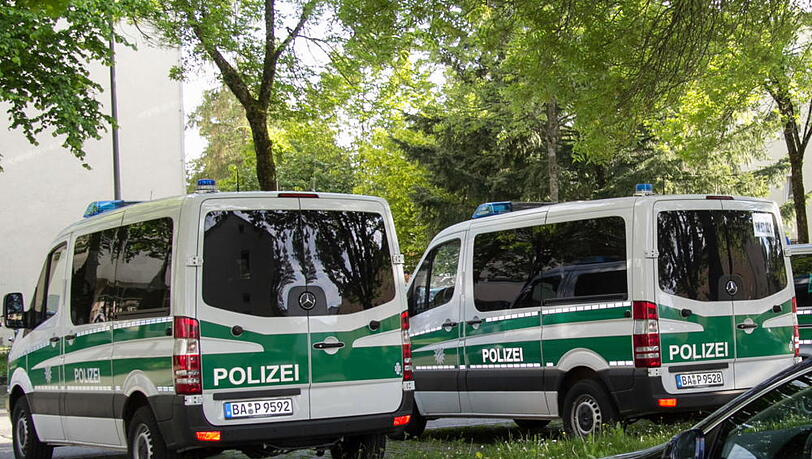 Nach dem Leichenfund in Traunreut ist die Polizei fieberhaft auf der Suche nach Hinweisen. Nach dem Leichenfund in Traunreut ist die Polizei fieberhaft auf der Suche nach Hinweisen.