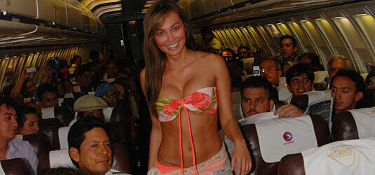 Dessous-Show im Flugzeug