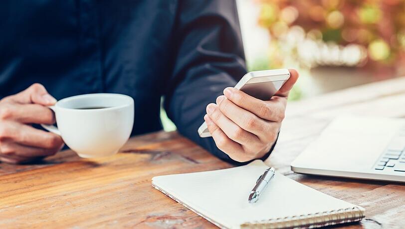 Das Smartphone läuft dem Papier immer mehr den Rang ab - auch beim Festhalten von Erinnerungen.