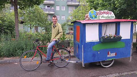 Der Filmemacher und Ökoaktivist Mickel Rentsch startet am Samstag in München seine Fahrradtour durch Deutschland. Mit dabei sein „Häusl“ und die Kamera. Am Ende soll aus den Aufnahmen ein Dokumentarfilm entstehen.