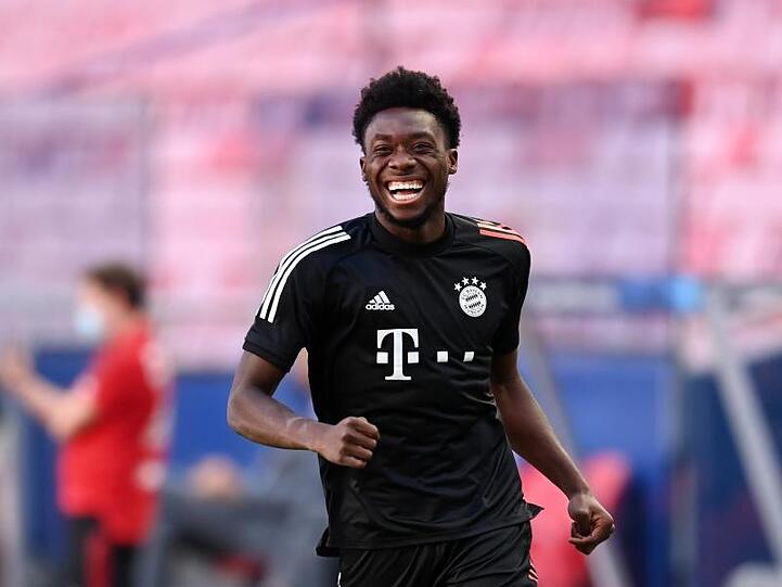 Alphonso Davies nimmt an einer Trainingseinheit teil. Foto: Michael Regan/Getty Images via UEFA/dpa/Archivbild
