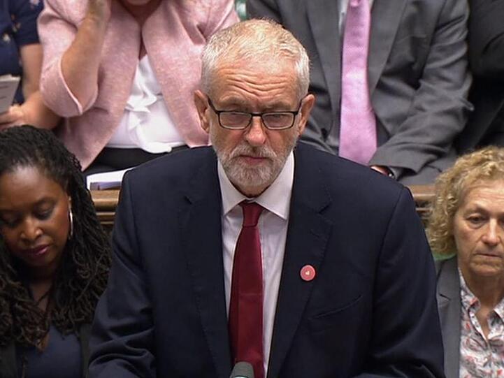 Jeremy Corbyn, Vorsitzender der Labour Partei in Großbritannien, spricht im britischen Parlament.