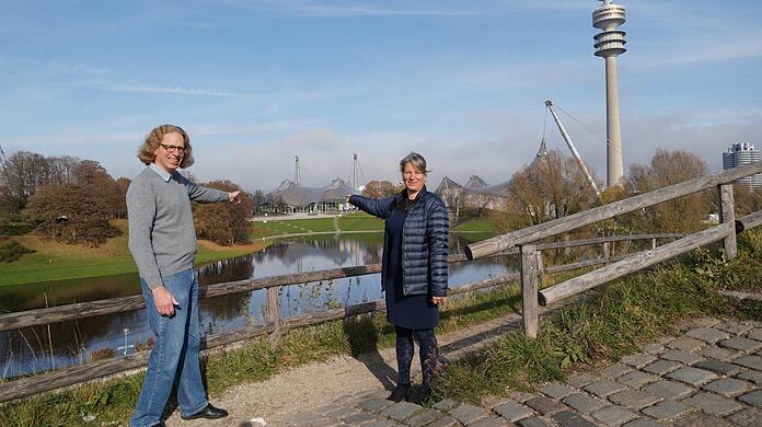 ÖDP-Stadträtin Sonja Haider und ihr Parteikollege aus dem Bezirksausschuss Milbertshofen, Leo Meyer-Giesow, wollen die Wasserwolke im Olympiasee zur 50-Jahr-Feier 2022 wieder in Betrieb nehmen lassen.