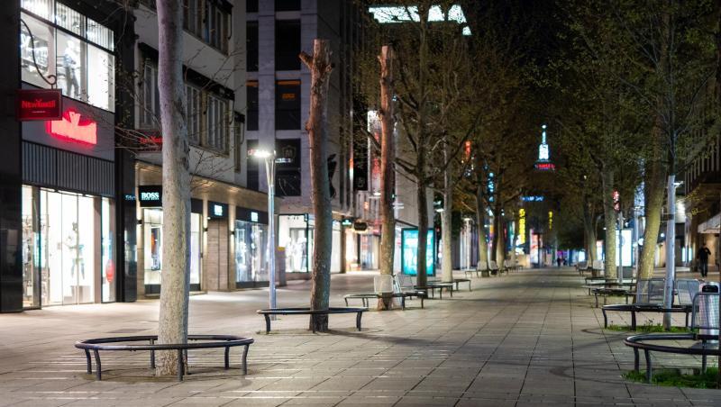 Viele Innenstädte waren letzte Nacht menschenleer: Zum ersten Mal greift seit Mitternacht die Corona-Notbremse.