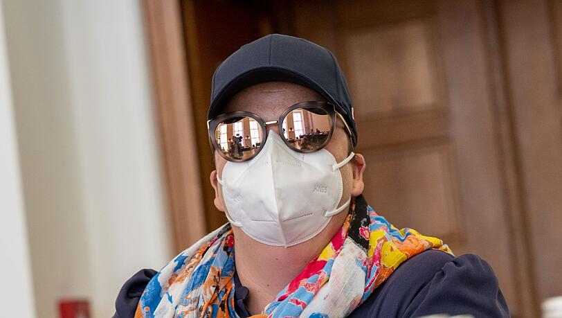 Andrea Tandler kommt zur Sitzung des Masken-Untersuchungsausschuss im Bayerischen Landtag zu Zeugenvernehmungen.