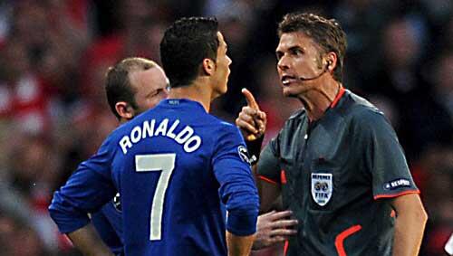 Roberto Rosetti (r.): er gilt als einer der besten Referees Europas Roberto Rosetti (r.): er gilt als einer der besten Referees Europas