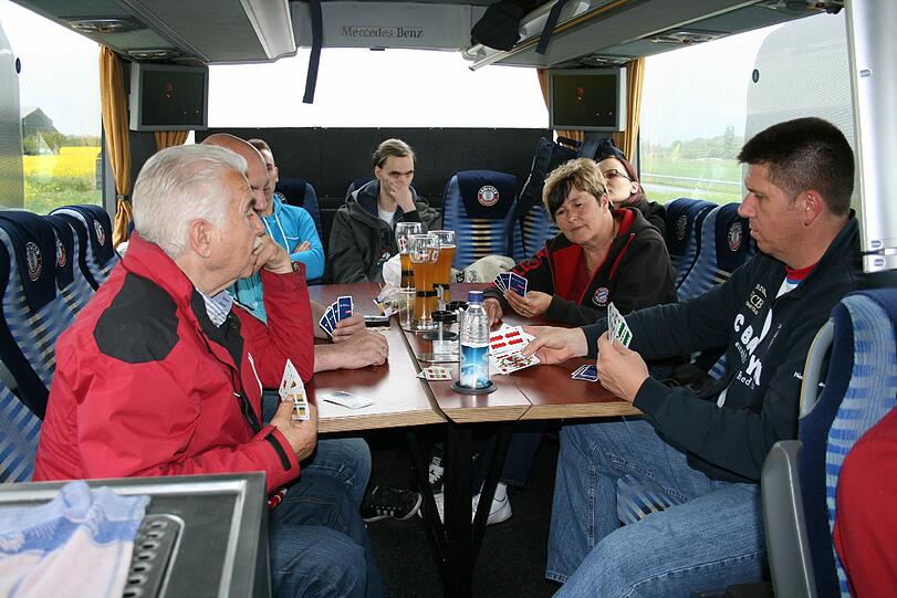 Und auch eine Runde Schafkopf darf bei so einem bayerischen Ausflug natürlich nicht fehlen