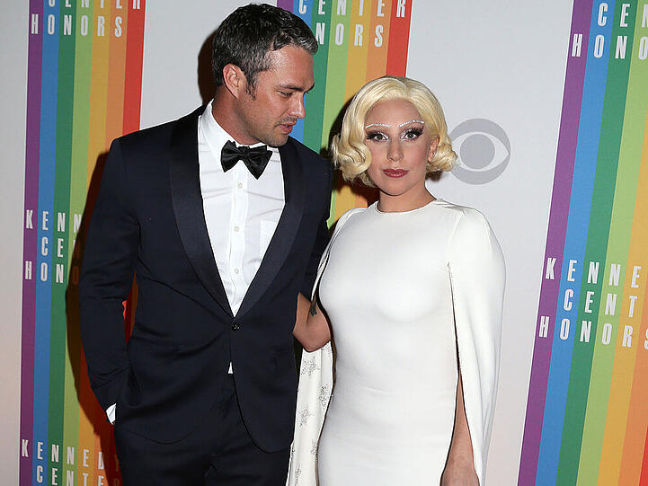 Taylor Kinney und Lady Gaga, hier zusammen auf einem Event im Dezember 2014, haben sich verlobt!
