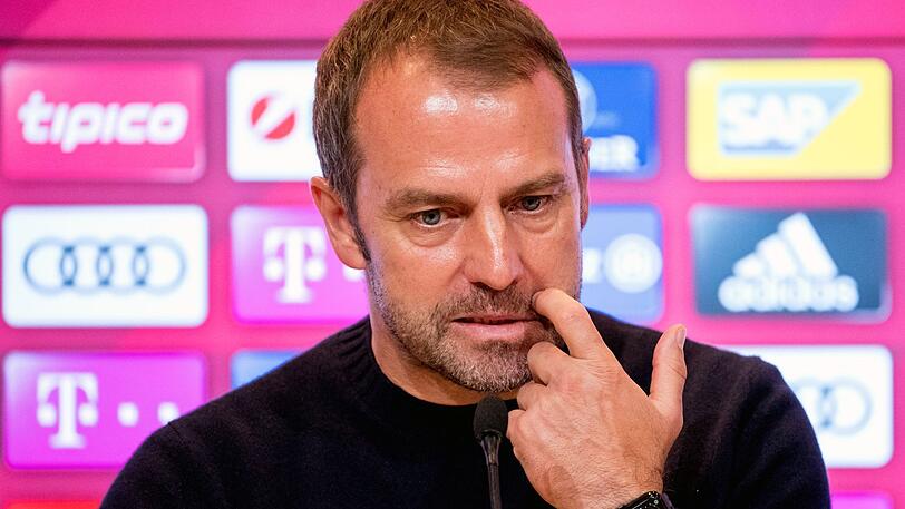 Ist mit seinem FC Bayern noch in allen drei Wettbewerben vertreten: Trainer Hansi Flick.