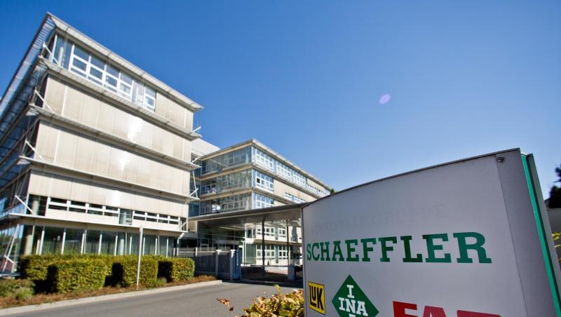 Blick auf den Eingang des Hauptsitzes der Schaeffler AG. Foto: Daniel Karmann/dpa Blick auf den Eingang des Hauptsitzes der Schaeffler AG. Foto: Daniel Karmann/dpa