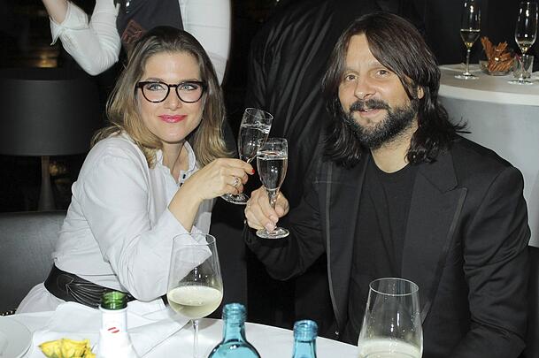 Jeanette Biedermann und Jörg Weisselberg waren als Musiker und seit 2012 als Eheleute miteinander verbunden. Jeanette Biedermann und Jörg Weisselberg waren als Musiker und seit 2012 als Eheleute miteinander verbunden.