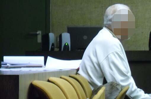 Ein 59-jähriger Wirt (59) verkauft in seiner Bar Drogen &ndash; mit Hilfe ausgeklügelter Codes. Das Gramm Kokain kostet bei Angeklagten 75 Euro.