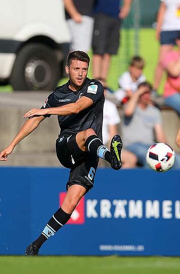Am Freitagabend fand das Testspiel zwischen dem TSV 1860 und dem FC Basel statt. Sascha Mölders rettete den Löwen durch ein Tor in den letzten Minuten das 1:1-Unentschieden. Die Bilder.