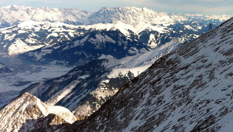 Blick über die Gletscher der Alpen am Kitzsteinhorn-Gletscher in Kaprun/Österreich. Blick über die Gletscher der Alpen am Kitzsteinhorn-Gletscher in Kaprun/Österreich.