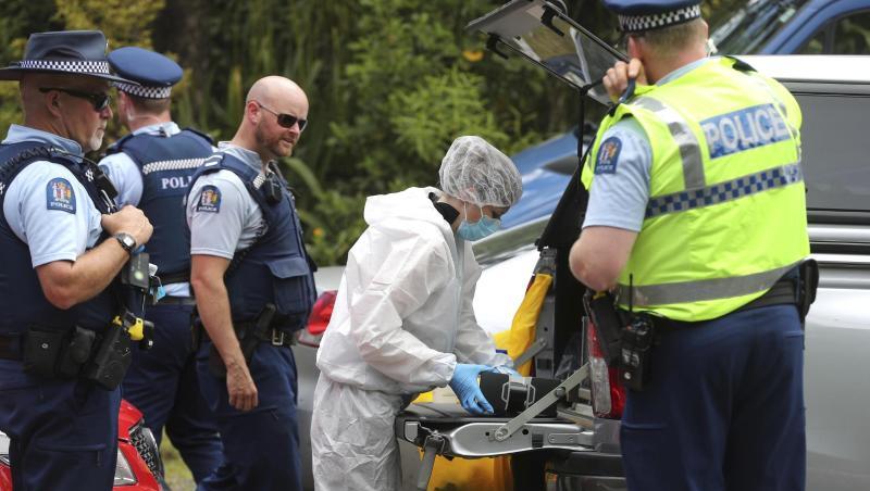 Die neuseeländische Polizei glaubt, dass die seit einer Woche vermisste 22-jährige britische Touristin ermordet wurde. Die neuseeländische Polizei glaubt, dass die seit einer Woche vermisste 22-jährige britische Touristin ermordet wurde.