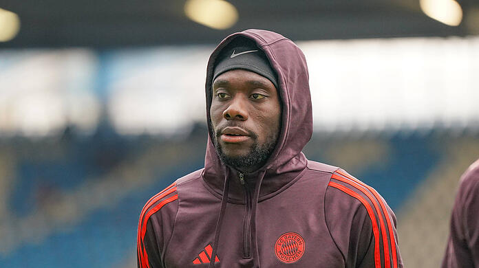 Alphonso Davies fällt aktuell mit einer Kreuzband-Verletzung aus.
