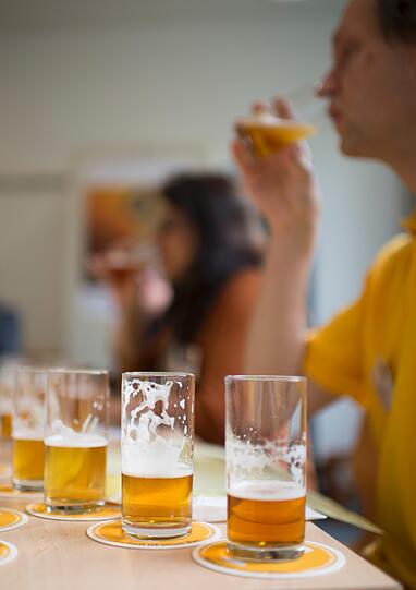 Insgesamt 102 Bier-Experten verkosten in Gräfelfing 1366 Biere aus 45 Laendern in 50 verschiedenen Kategorien. Am European Beer Star duerfen Braueren aus der ganzen Welt teilnehmen die nach der traditionellen, europaeischen Brauart Bier herstellen. Der Gewinner wird am 14.11.12 auf der Brau Beviale in Nuernberg bekannt gegeben.