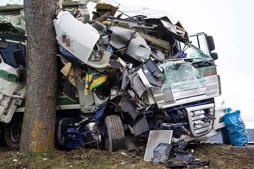 Die Bilder vom Lkw-Unfall in Anger.