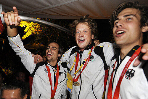 DieGoldmedaillen-Gewinner Philipp Zeller, Max Weinhold und Christopher Zeller.
