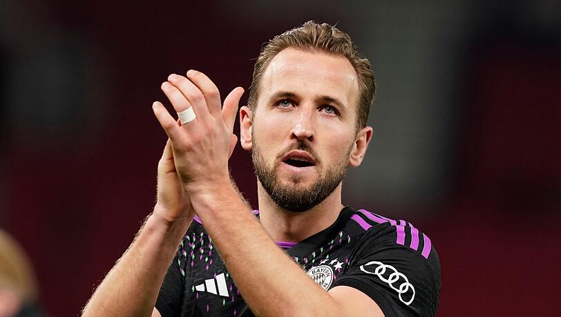 Münchens Harry Kane applaudiert nach dem Spiel.