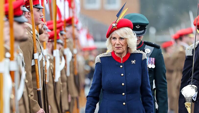 Königin Camilla hat am Montag das Militärregiment Royal Lancers besucht.