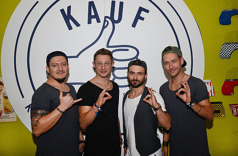 Die kreative Truppe um "Suck My Shirt".