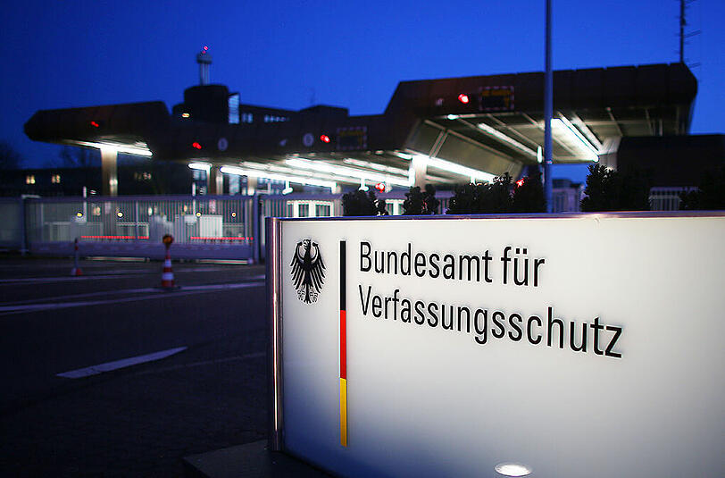 Es wird diskutiert, ob der Verfassungsschutz die AfD beobachten sollte.