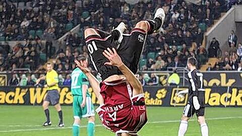 Wird er auch bei der WM so spektakulär jubeln? Der Salto von Club-Stürmer Albert Bunjaku ist berühmt.