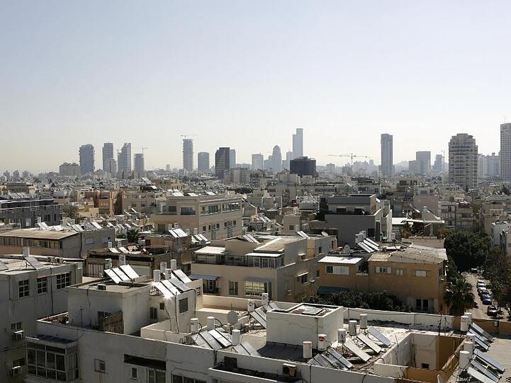 Blick über Tel Aviv. Im Großraum der israelischen Stadt haben die Alarmsirenen geheult.