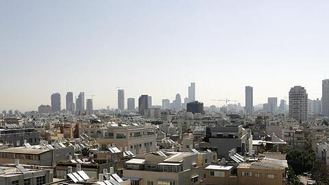 Blick über Tel Aviv. Im Großraum der israelischen Stadt haben die Alarmsirenen geheult.