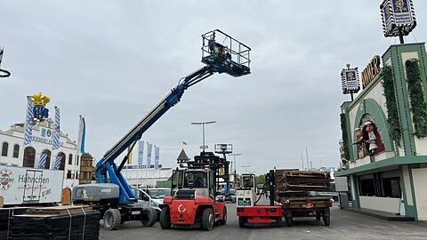 Bis 21. November 2025 soll das Oktoberfest komplett abgebaut sein.