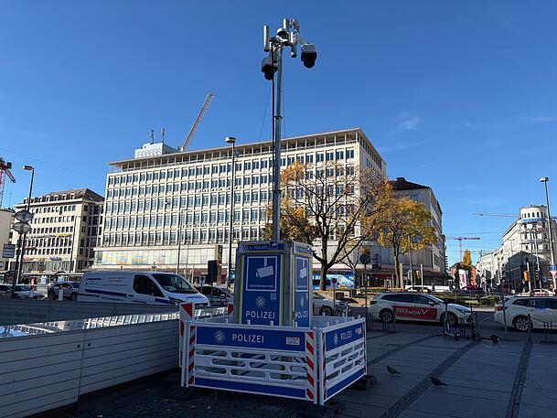 Die Überwachungskamera der Polizei am Stachus. Die Überwachungskamera der Polizei am Stachus.